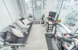 5-bedroom apartment in Queens Quay East for C$1,264,000