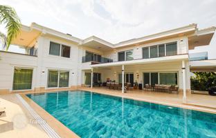 5-bedroom villa 450 m² in Döşemealtı for 111,056,000 TRY