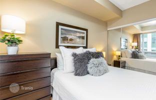 1-bedroom apartment in Blue Jays Way for C$786,000
