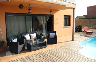 Sea view villa with a swimming pool and a garden in a quiet residential area, Lloret de Mar, Spain for 477,000 €