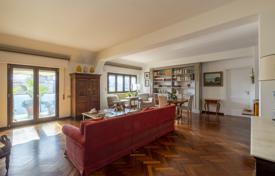 Large, bright apartment in the city centre for 520,000 €