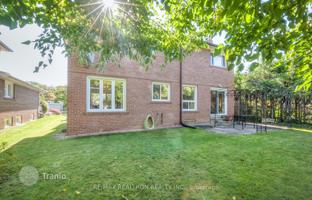 12-bedroom house in North York for C$2,677,000