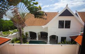 Excellent 3 bedroom villa with pool few steps from the beach for $296,000