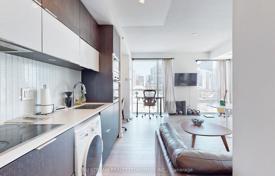 Apartment – Richmond Street West, Old Toronto, Toronto,  Ontario,   Canada for C$736,000