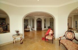 4 bedroom villa in the Sotogrande F-zone, offering stunning views of the sea, golf and countryside for 1,950,000 €