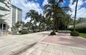 Condo – Collins Avenue, Miami, Florida,  USA for $575,000