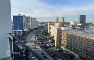 2-bedroom apartments in condo 111 m² in Hallandale Beach for $318,000