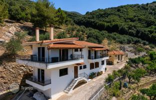 Two-storey villa with an olive grove and avocado plantation, Kyparissia, Peloponnese, Greece for 540,000 €
