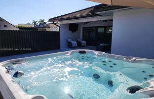 4-bedroom house 223 m² in Miami for $800,000