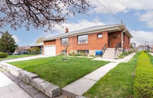 9-bedroom house in North York for C$1,271,000
