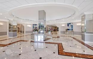 2-bedroom apartments in condo 124 m² in South Ocean Drive for $650,000