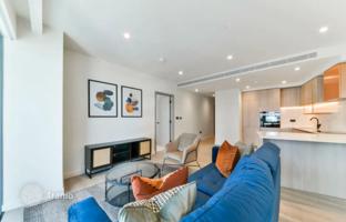 Apartment with a picturesque view in a residence with a swimming pool and a roof-top terrace, Isle of Dogs, London, UK for £670,000