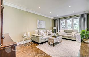 8-bedroom townhouse in Etobicoke for C$1,621,000