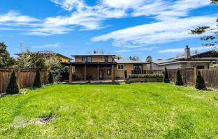 10-bedroom house in North York for C$2,170,000