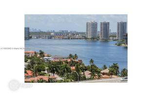 2-bedroom apartments in condo 93 m² in Collins Avenue for $384,000