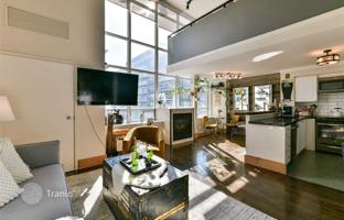 2-bedroom apartment in Etobicoke for C$921,000