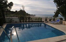 Cozy villa with a swimming pool and a parking on the first sea line, Supetar, Croatia for 2,400 € per week