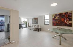 2-bedroom apartments in condo 113 m² in South Ocean Drive for $500,000