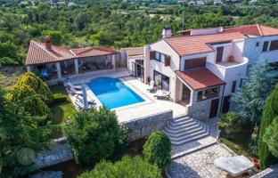 6-room house 350 m² in Rakalj for 1,200,000 €