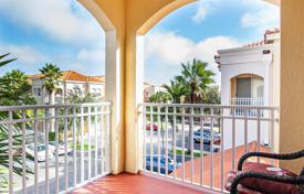 Lake view apartment with a balcony, in a residence with a swimming pool, an exercise room and a clubhouse, Palm-Beach, Florida for 240,000 €