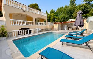 6-bedroom cottage in Mougins for 880,000 €
