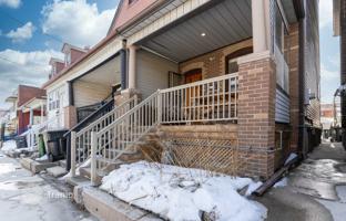 11-bedroom townhouse in Old Toronto for C$2,334,000