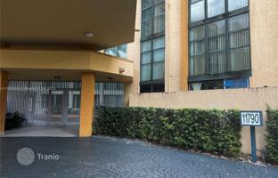 2-bedroom apartments in condo 83 m² in West End for $270,000