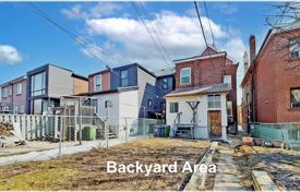 Townhome – Brock Avenue, Old Toronto, Toronto,  Ontario,   Canada for C$1,600,000