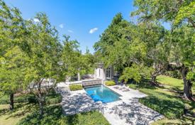 Spacious villa with a large plot, a swimming pool, a garage and a terrace, Coral Gables, USA for $7,999,000