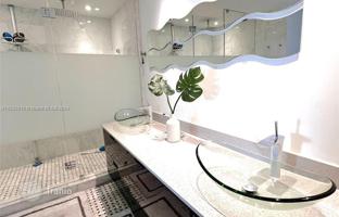 2-bedroom apartments in condo 140 m² in Miami for $1,350,000