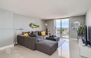 2-bedroom apartments in condo 120 m² in South Ocean Drive for $585,000