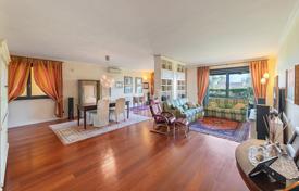 Part of a villa with a private garden, a garage and a shared pool in Desenzano del Garda, Italy for 770,000 €