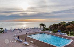 1-bedroom apartments in condo 69 m² in Hallandale Beach for $305,000