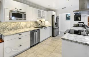 4-bedroom house 329 m² in Miami for $1,575,000
