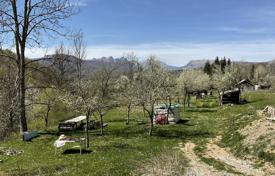Land plot with a new house and a garden with beautiful views in Kolasin, Montenegro for 248,000 €