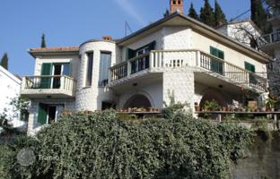 4-bedroom cottage 260 m² in Rose for 1,580,000 €