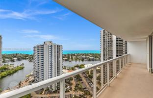2-bedroom apartments in condo 99 m² in Aventura for $449,000