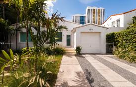 Comfortable cottage with a garage, Miami Beach, USA for $1,399,000