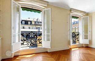 Bright four-room apartment in a classic building, VII arrondissement of Paris, France for 1,390,000 €