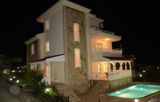 4-bedroom villa 1,000 m² in İncekum for 24,432,000 TRY