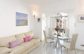 Elegant two-bedroom apartment in the ”heart“ of Nice a few steps from the beach, Cote d'Azur, France for 380,000 € Elegant two-bedroom apartment in the ”heart“ of Nice a few steps from the beach, Cote d'Azur, France for 380,000 €