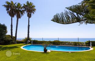 6-bedroom townhouse 1,073 m² in Calella for 1,795,000 €