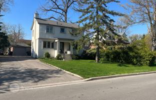 8-bedroom house in Etobicoke for C$1,659,000