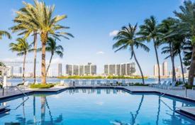 Condo – North Miami Beach, Florida, USA for $400,000
