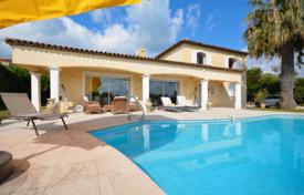 Comfortable villa with a terrace, a pool and sea and mountains views, Cap d'Antibes, Antibes, France for 1,580,000 € Comfortable villa with a terrace, a pool and sea and mountains views, Cap d'Antibes, Antibes, France for 1,580,000 €
