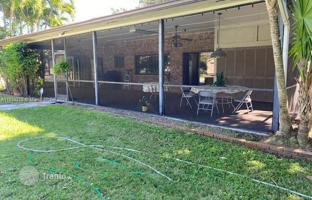4-bedroom house 259 m² in Miami for $1,955,000