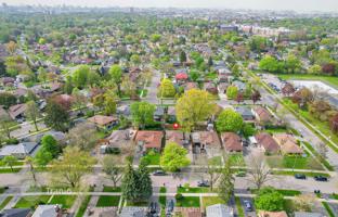 9-bedroom house in Etobicoke for C$1,503,000