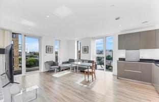Apartment ina residence with a swimming pool and a garden, Woolwich, London, UK for £499,000