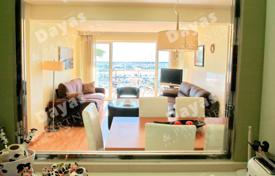 Modern furnished apartment overlooking the port in Torrevieja, Alicante, Spain for 260,000 €