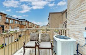Terraced house – Scarborough, Toronto, Ontario,  Canada for C$996,000